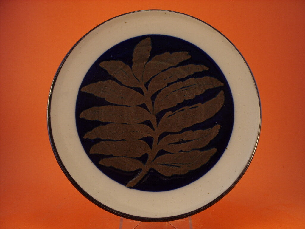 Designhuset piatto annuale 1975 Svenska Lövträd frassino, ceramica svedese di Carl-Harry Stålhane