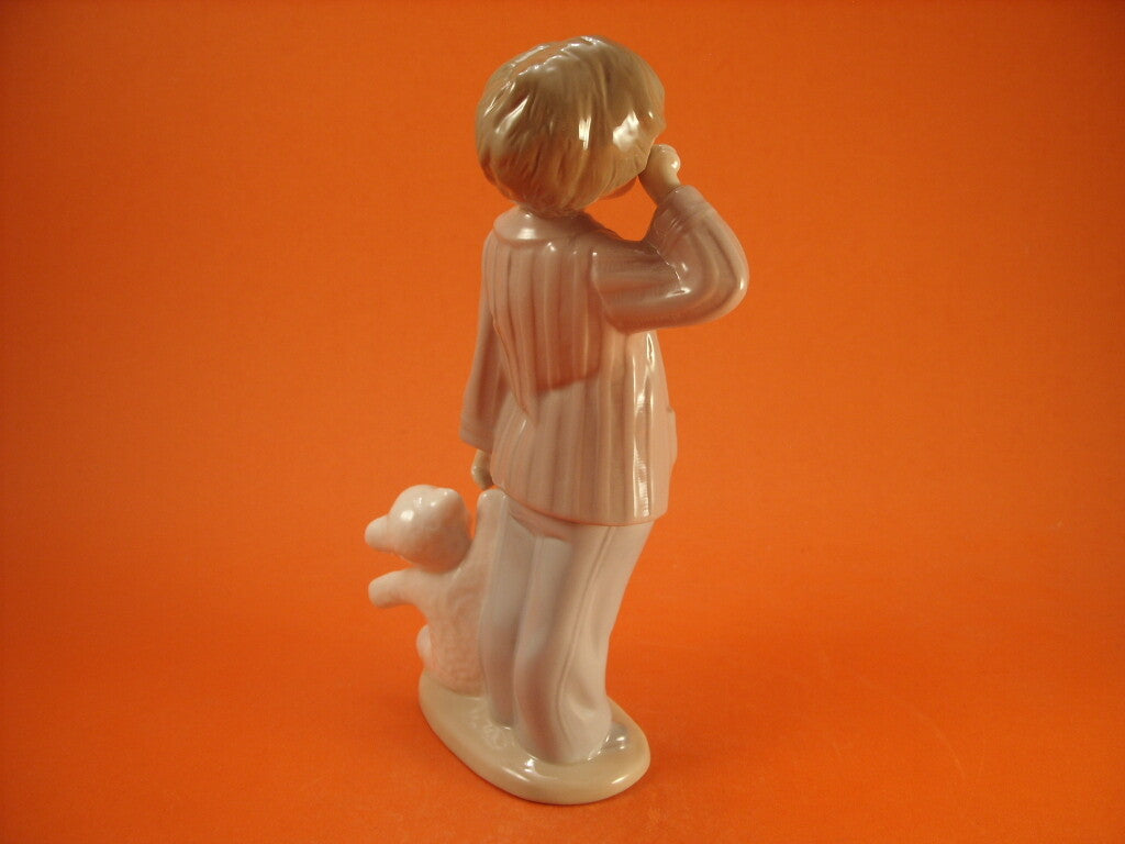 Statuina in "Bambino con Orsetto" Cod NAO0006 Lladrò porcellana autentica, 20 cm