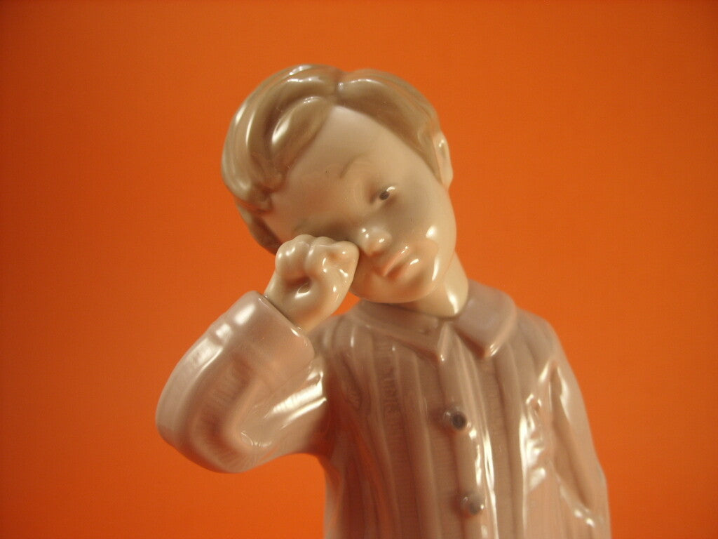 Lladrò porcellana Statuina in "Bambino con Orsetto" Cod NAO0006 d'antiquariato, 20 cm