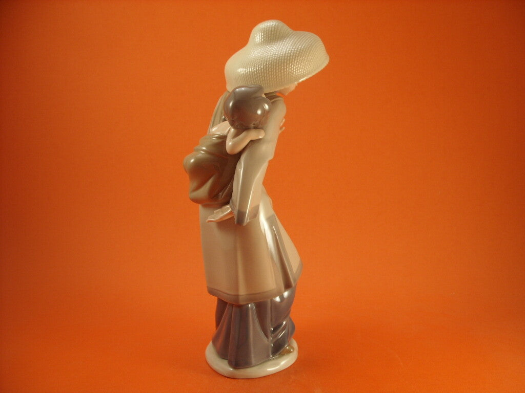 Statuina in "Donna Cinese con Bambino" Cod 5123 Lladrò porcellana autentica, 27 cm