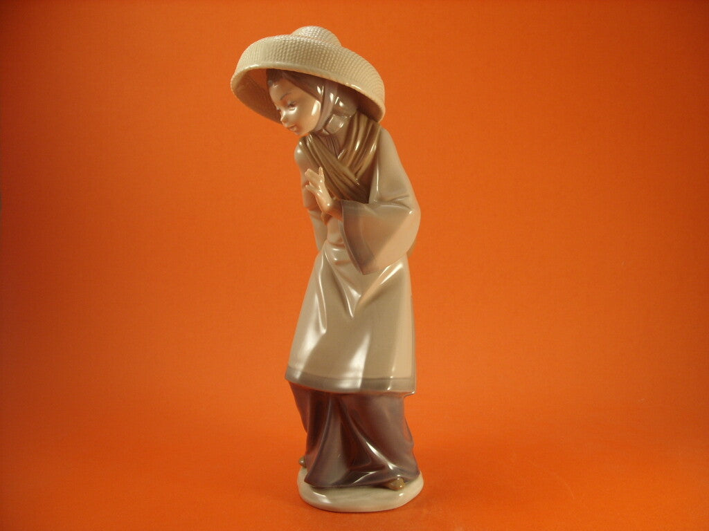 Statuina in "Donna Cinese con Bambino" Cod 5123 porcellana pezzo da collezione, 27 cm