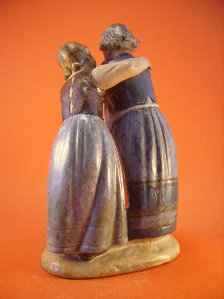 Lladrò Statuina in Gres "Confortando l'Amica" Cod 1326 decorazione porcellana da collezione, 28 cm