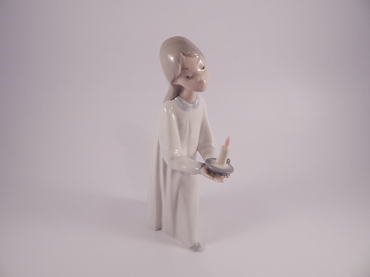 Lladrò Statuina in "Ragazza con Candela" Cod B10 porcellana dipinta a mano, 20 cm