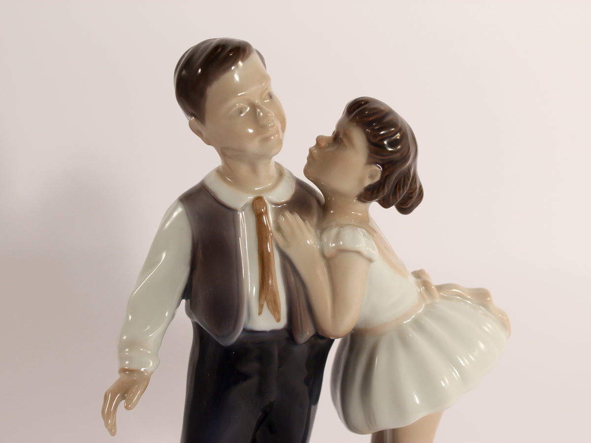 Statuina in "I'm Sorry" Cod 543 porcellana pezzo raro da collezione, 22 cm