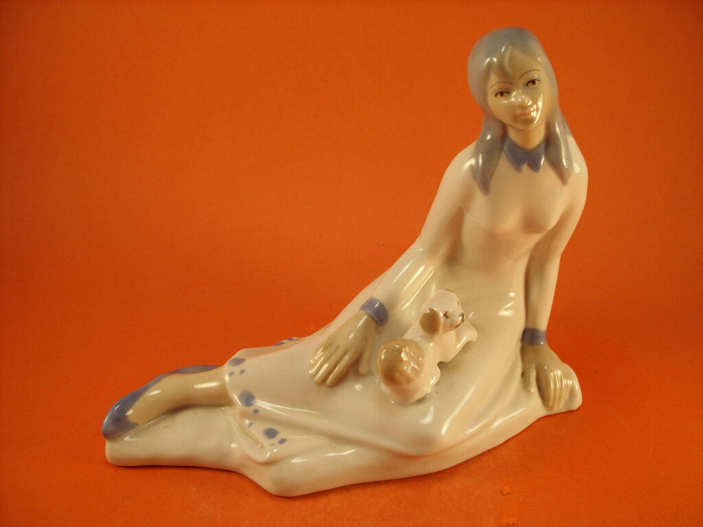 Manifattura Tito Statuina in "Ragazza con Cucciolo" porcellana dipinta a mano, 17 cm