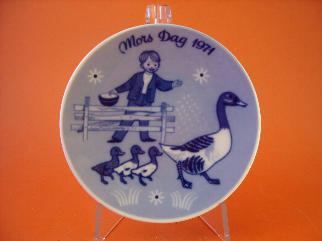 Piatto commemorativo Porsgrund Mors Dag 1971, porcellana norvegese dipinta a mano sottosmalto