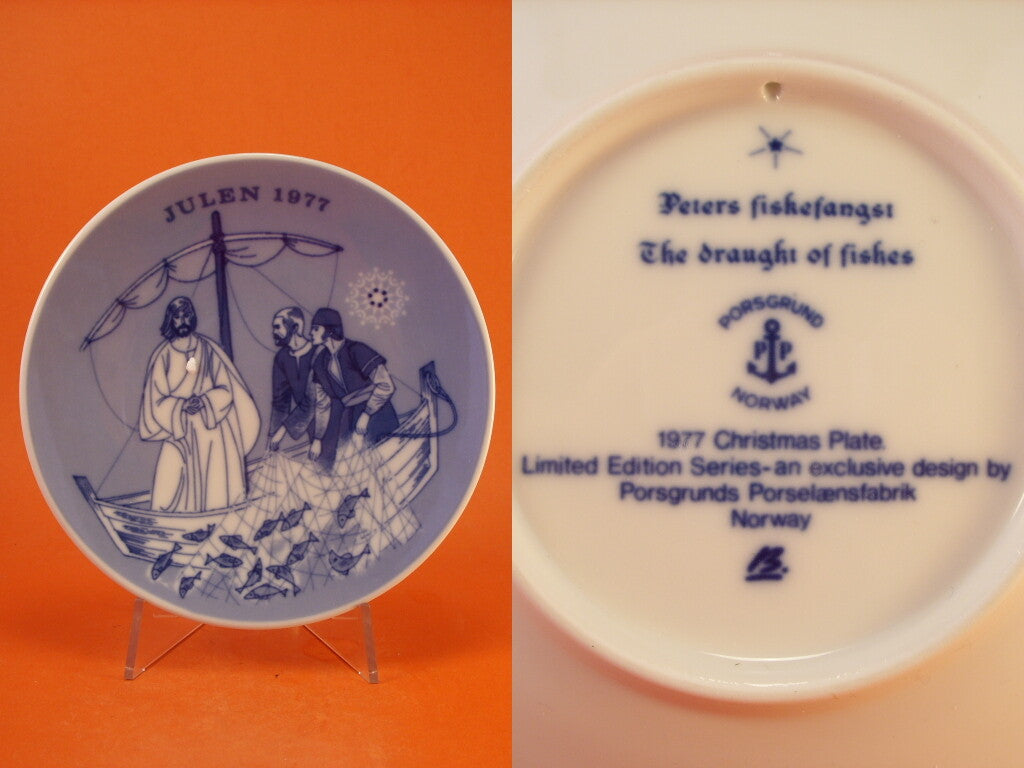 Piatto Porsgrund Julen 1977 decorato a mano sottosmalto blu