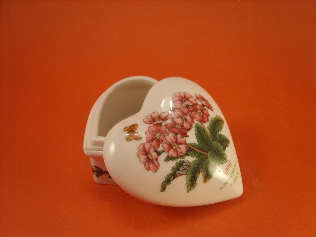 Scatola Portmeirion a forma di cuore, altezza 5 cm, ingombro 8x8 cm