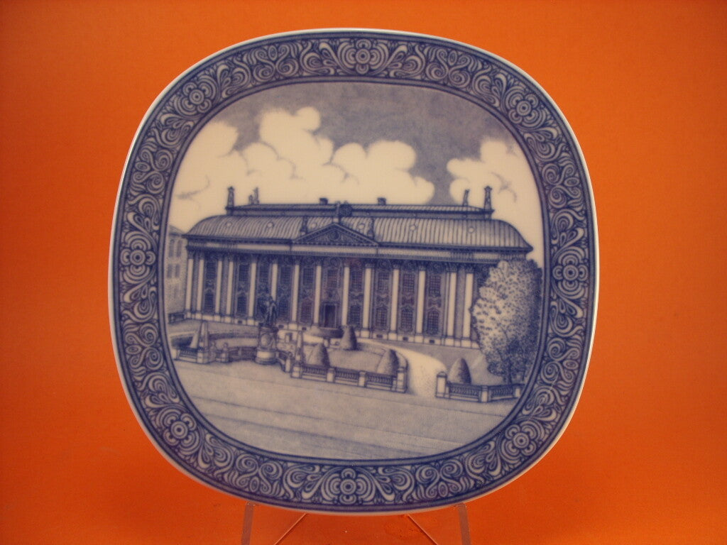 Piatto commemorativo Rorstrand 1975 in porcellana svedese con la Casa della Nobiltà di Stoccolma