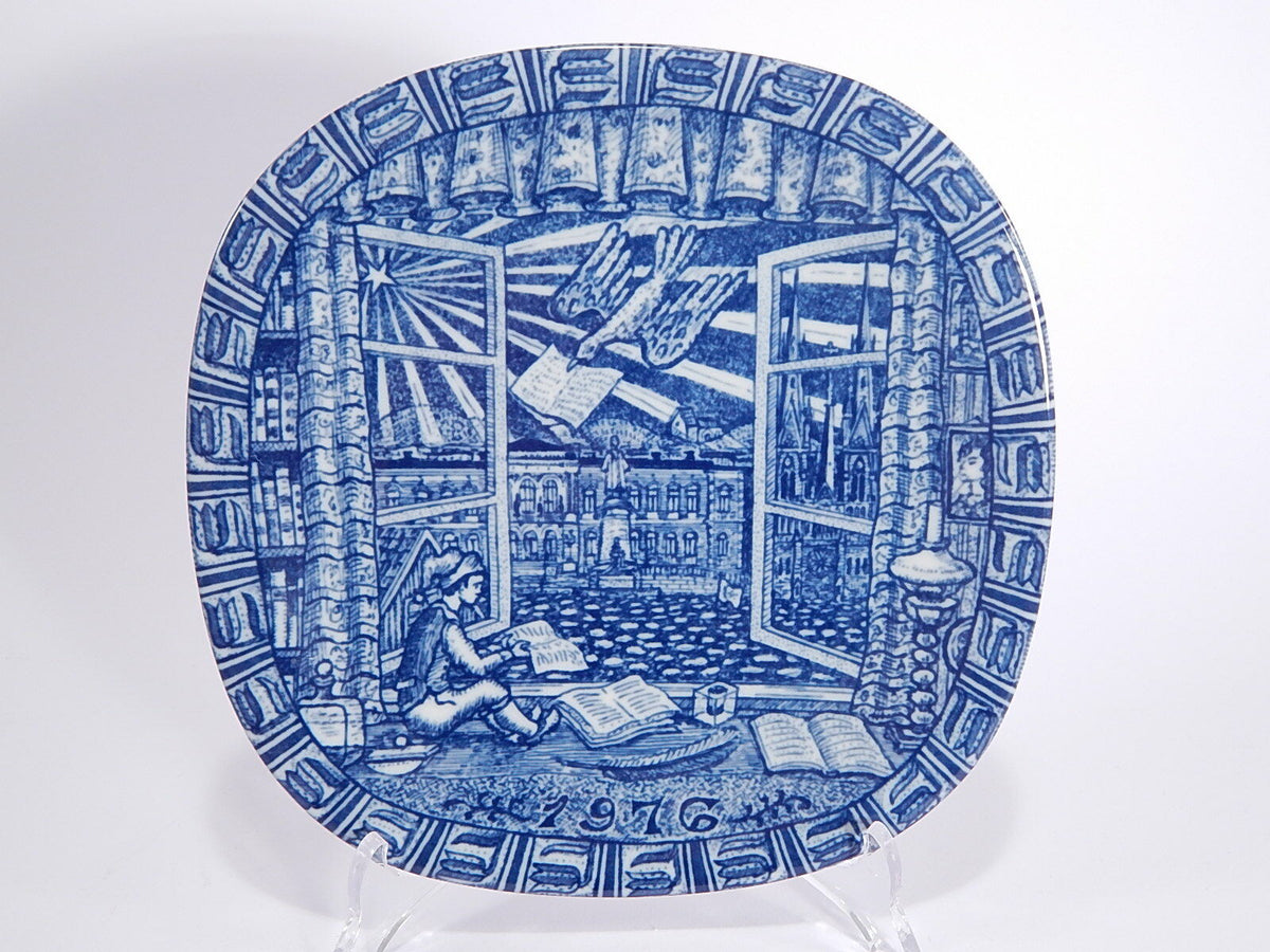 Piatto di Natale Rorstrand 1976 in porcellana svedese con decoro blu sottosmalto di Gunnar Nylund
