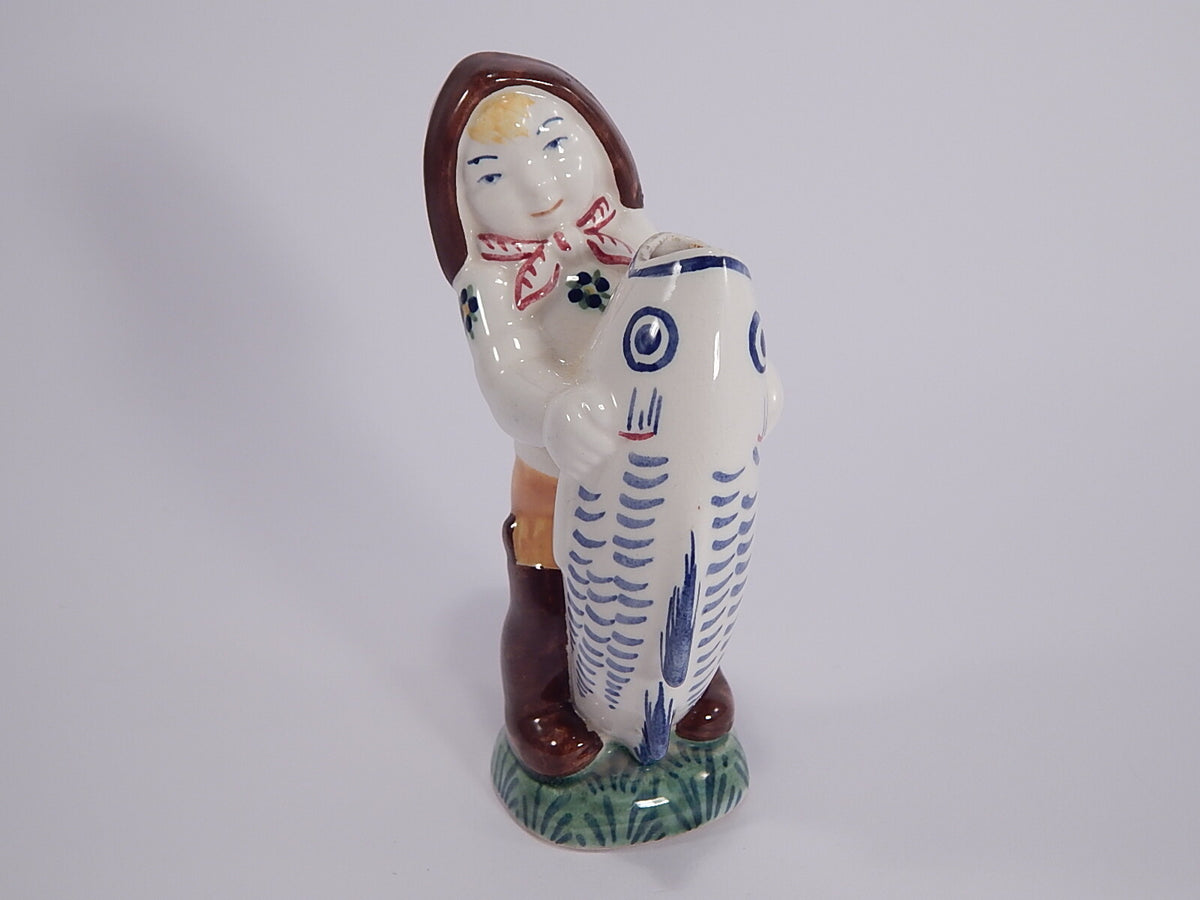 Royal Copenhagen / Aluminia Faïence "Bambino di Skovshoved" Cod 2439 porcellana dipinta a mano, 14 cm