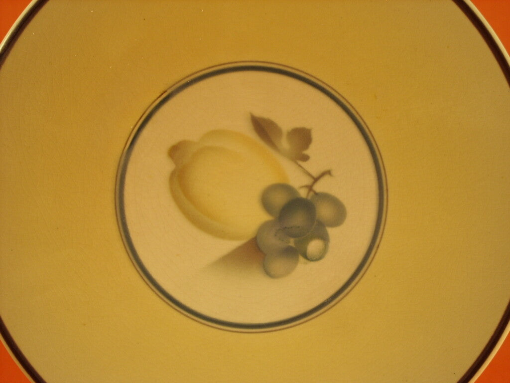 Ceramica danese Aluminia, faience smaltata con motivo di frutta, piatto da esposizione