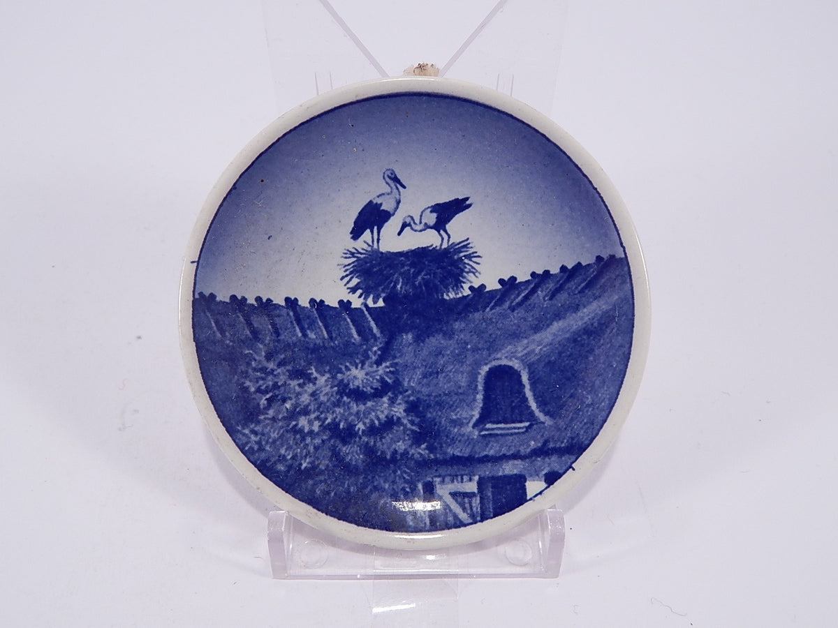 Royal Copenhagen Aluminia Plaquette N.49 Storkerede porcellana dipinta a mano, 8cm