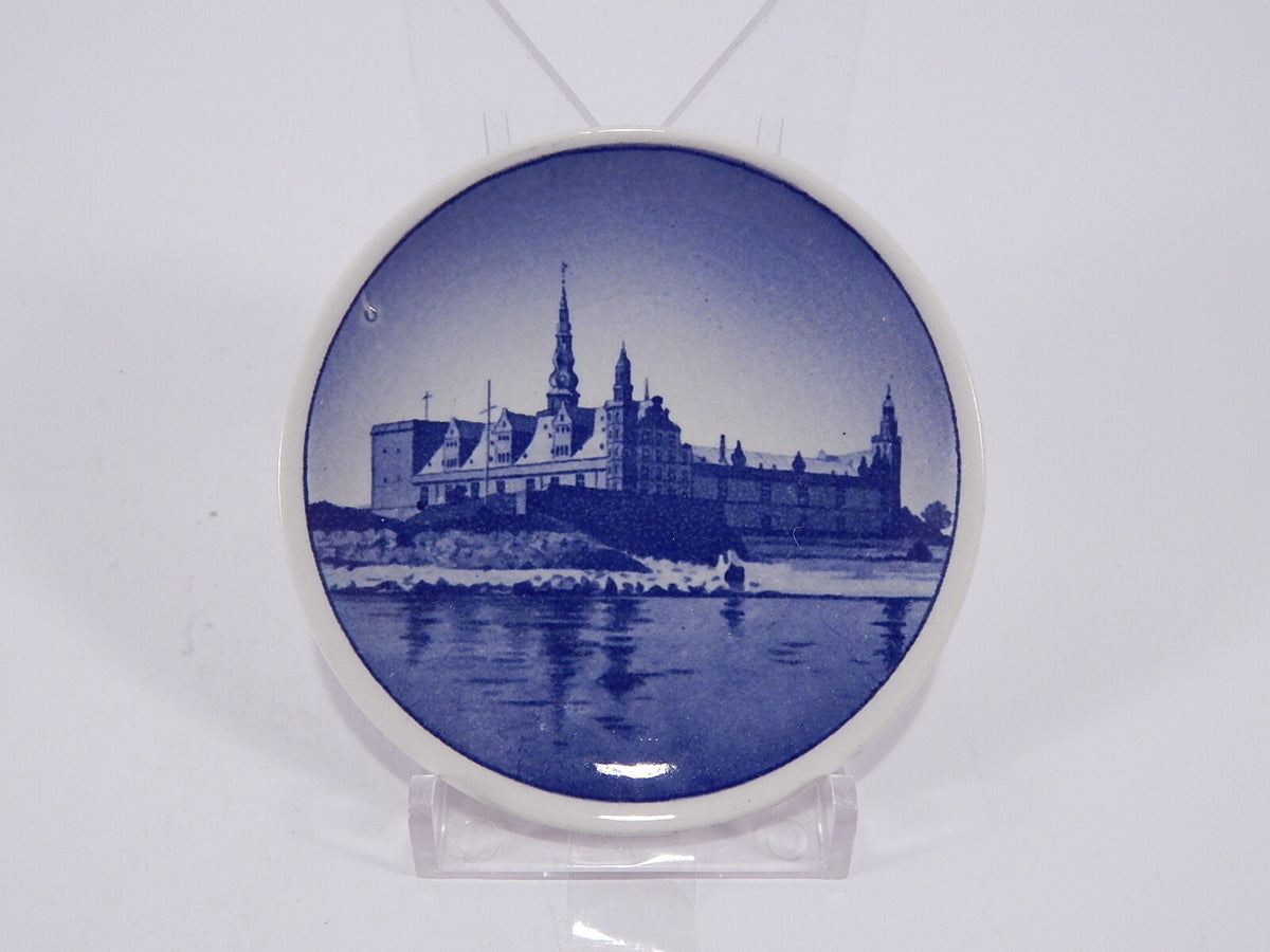 Royal Copenhagen Aluminia Plaquette N.5 Kronborg Slot porcellana dipinta a mano, 8cm