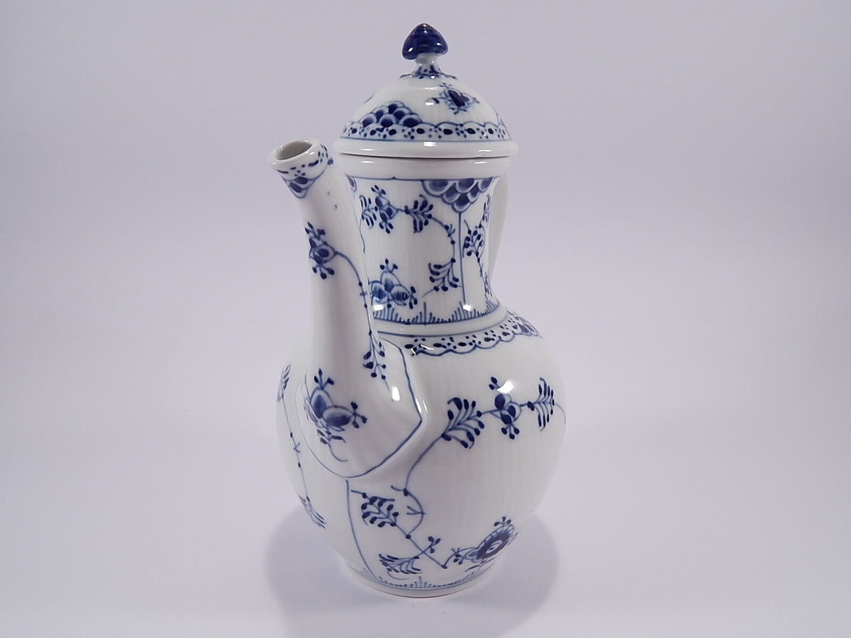 Vista dall'alto della caffettiera Royal Copenhagen Blue Fluted Half Lace