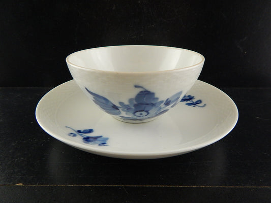 Decoro floreale blu cobalto dipinto a mano sotto smalto, collezione Blue Flower