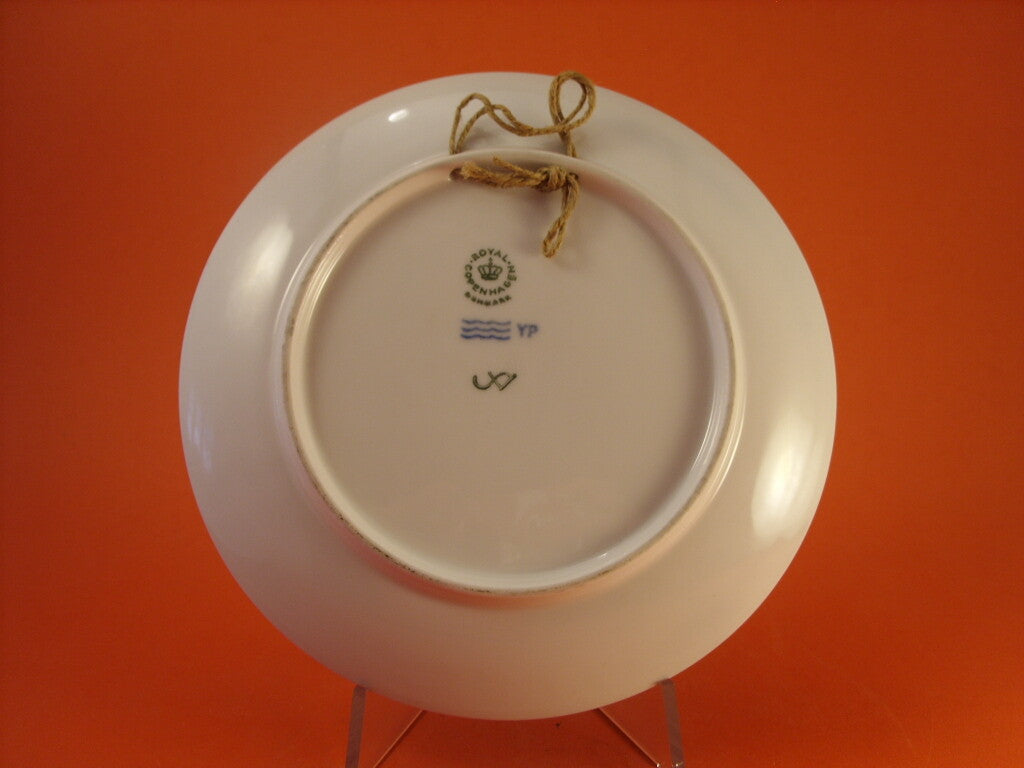 Piatto Giubileo Royal Copenhagen 1977 con marchio Corona e Tre Linee Ondulate