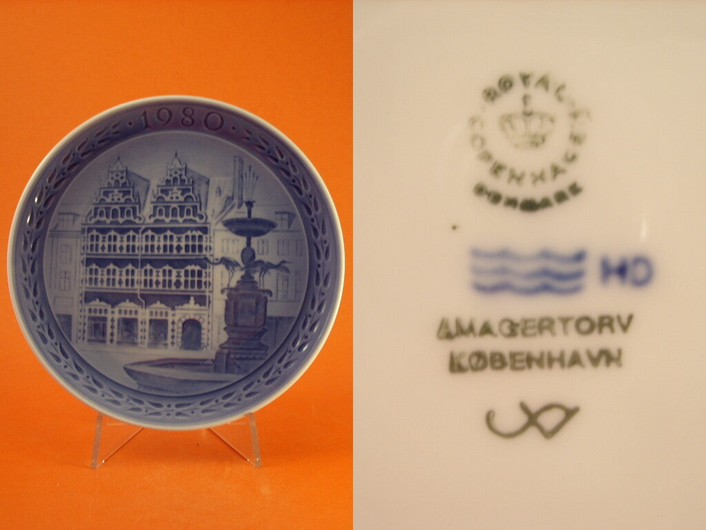 Piatto Giubileo Royal Copenhagen 1980 con marchio Corona e Tre Linee Ondulate