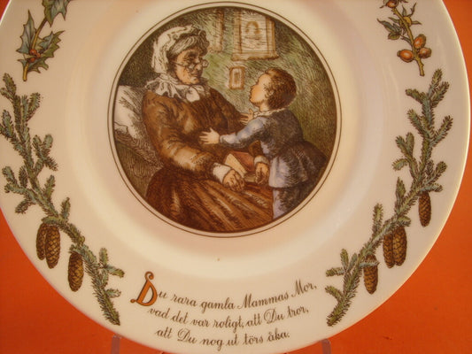 Piatto Peters Jul Royal Copenhagen con marchio Corona e Tre Linee Ondulate