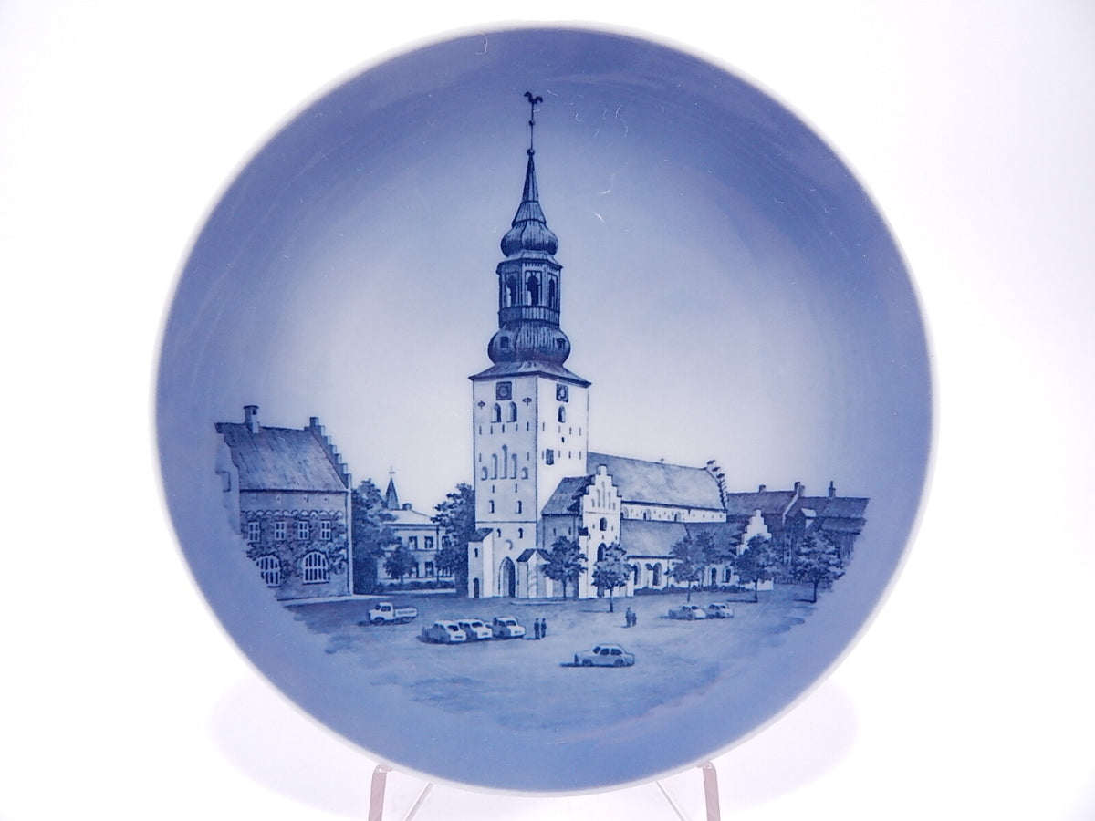 Piatto da parete Royal Copenhagen con veduta della cattedrale di Alborg, porcellana danese blu sottosmalto