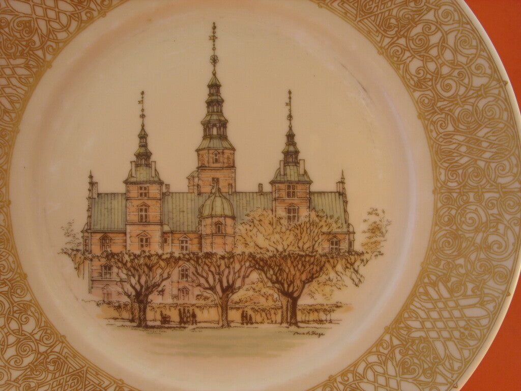 Porcellana Royal Copenhagen n. 9 della serie Portraits of Old Copenhagen, decoro sotto smalto con oro zecchino
