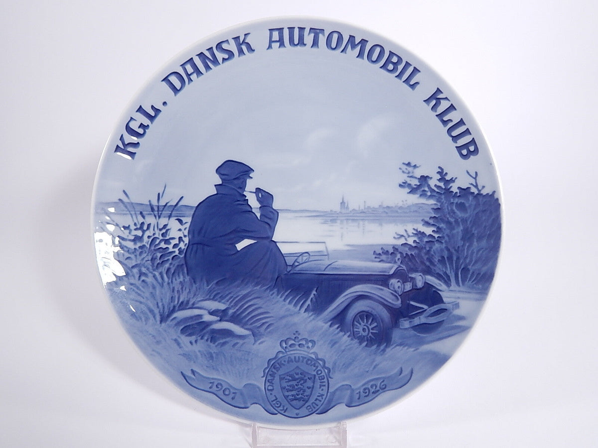 Royal Copenhagen piatto commemorativo per i 25 anni del Dansk Automobil Klub, porcellana danese 1926