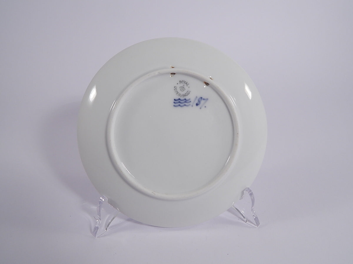 Marchio Royal Copenhagen sul retro del piatto commemorativo Regina Louise 1921