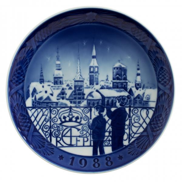 Piatto di Natale Royal Copenhagen 1988 in porcellana, Vigilia di Natale a Copenaghen