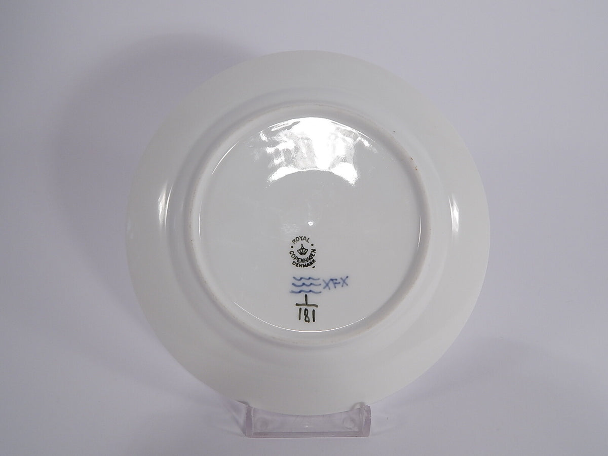 Marchio Royal Copenhagen con Corona e tre Linee Ondulate sul retro del piatto