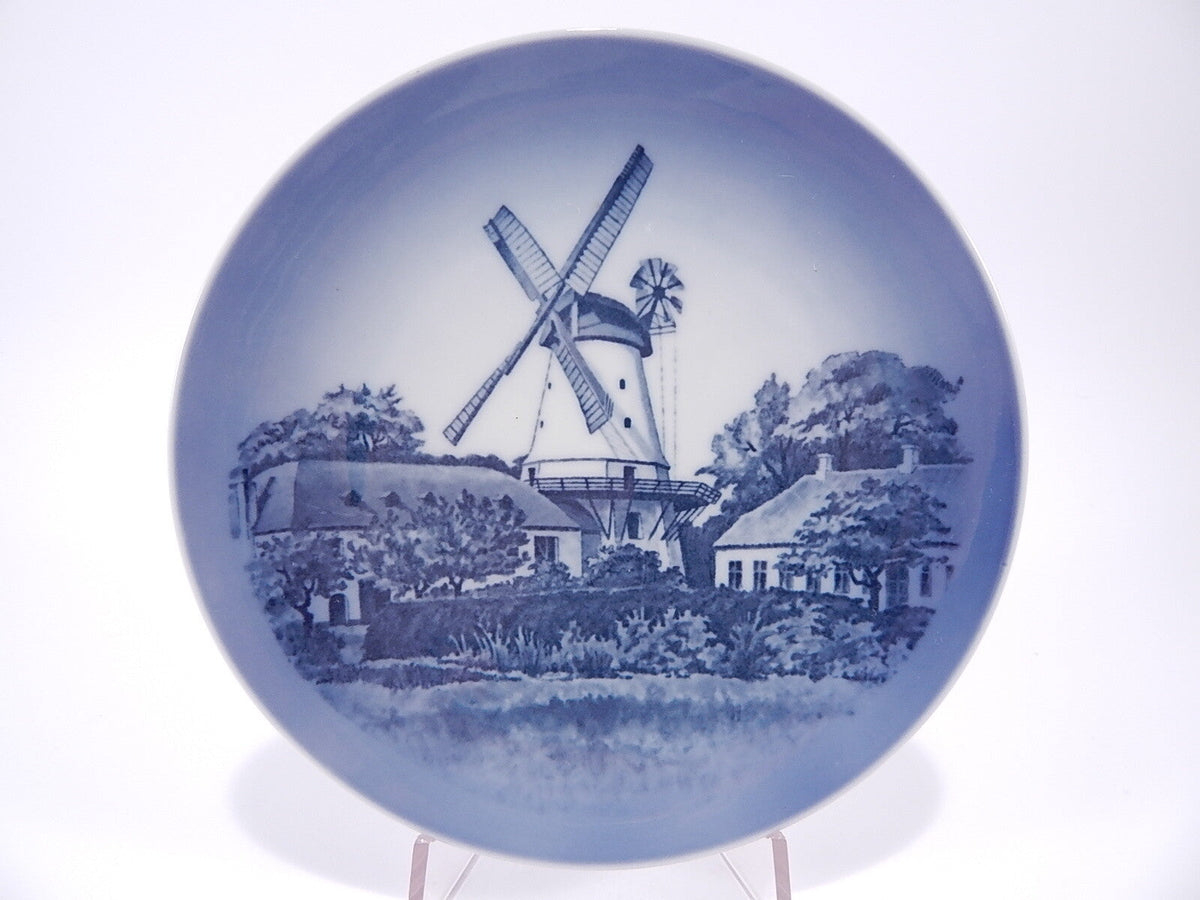 Royal Copenhagen piatto Dybbøl Mølle, porcellana danese sottosmalto blu