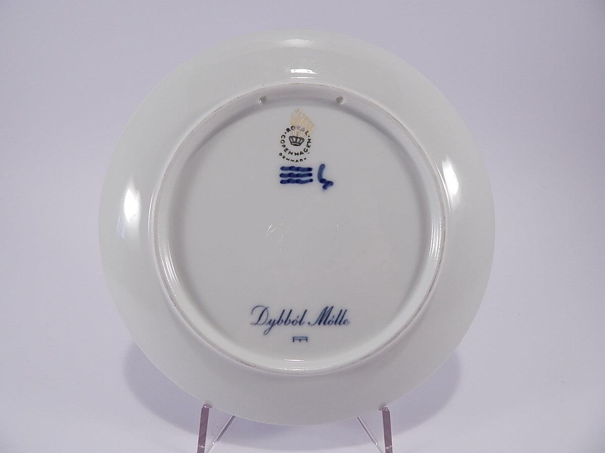 Piatto Dybbøl Mølle Royal Copenhagen con marchio Corona e tre Linee Ondulate, 20,5 cm