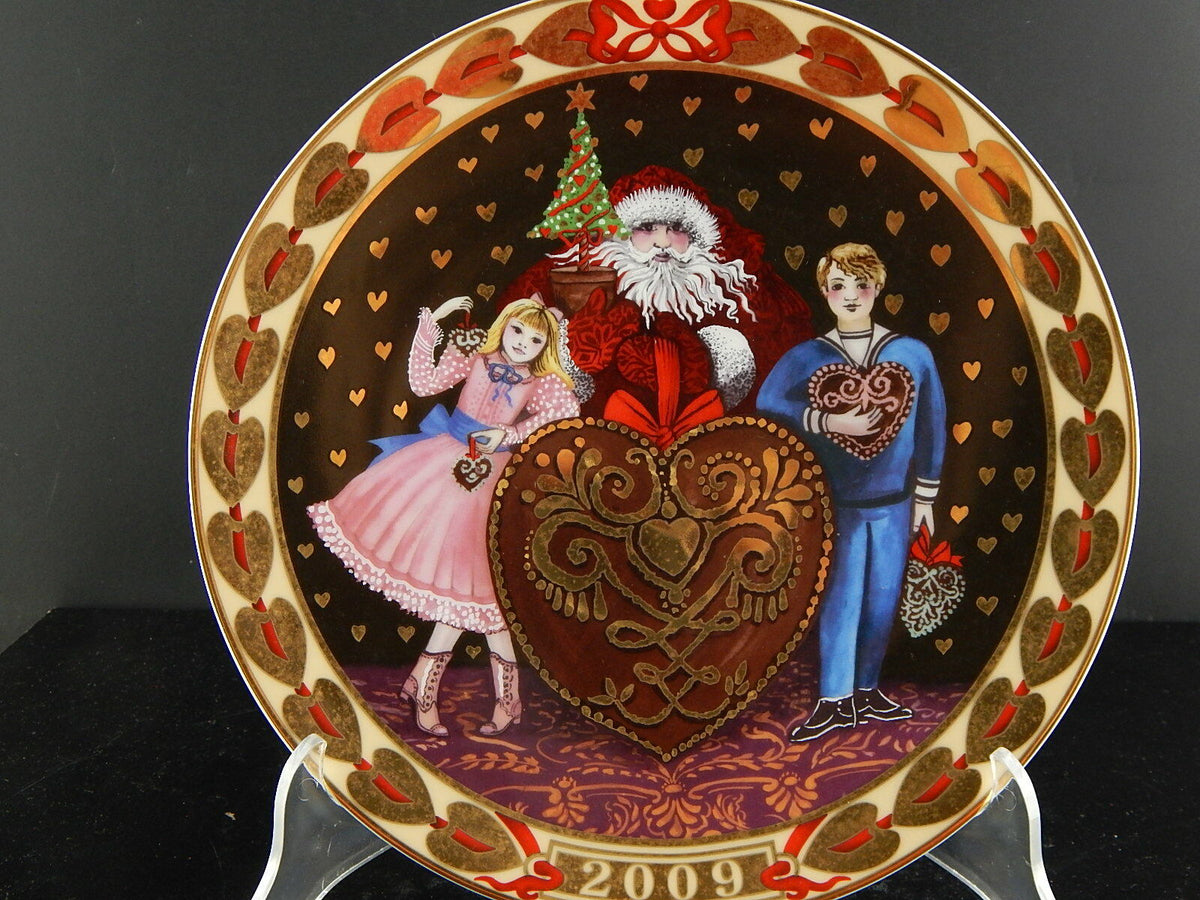 Porcellana Royal Copenhagen disegnata da Hans Henrik Hansen, quarto piatto della serie Hearts of Christmas