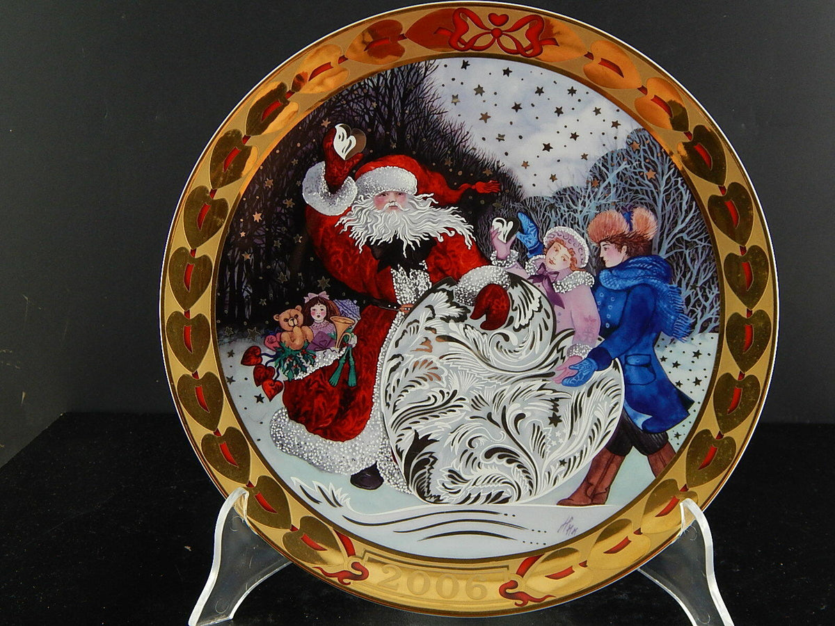 Porcellana Royal Copenhagen disegnata da Hans Henrik Hansen, primo piatto della serie Hearts of Christmas