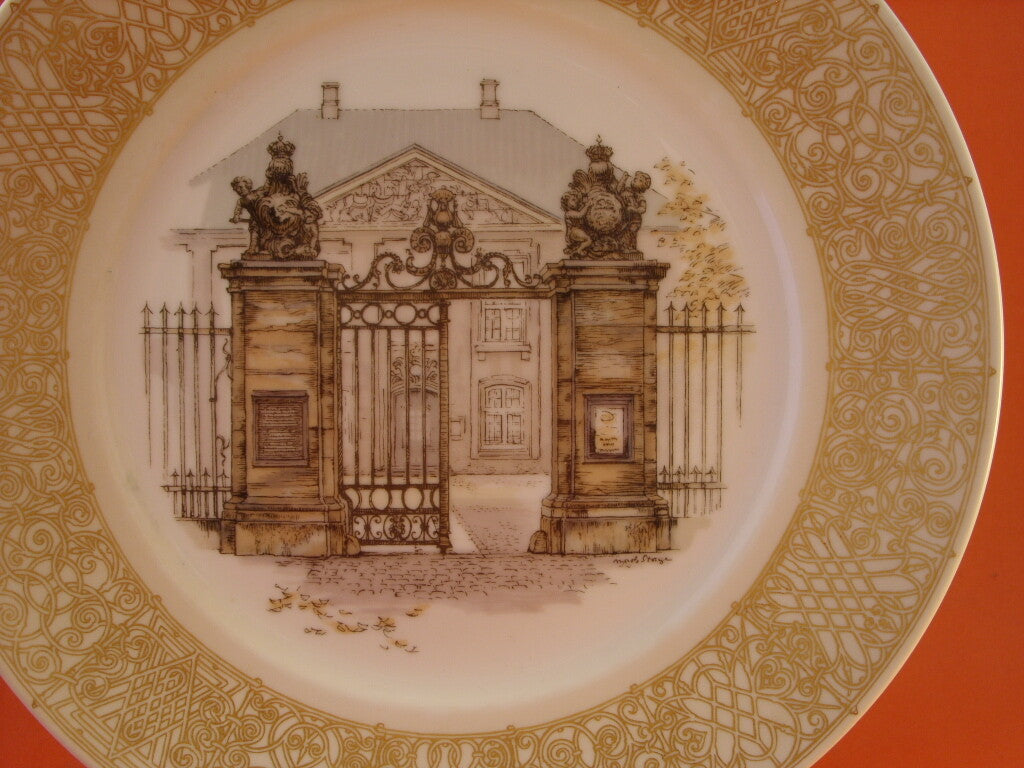 Porcellana Royal Copenhagen n. 6 della serie Portraits of Old Copenhagen, decoro sotto smalto con oro zecchino