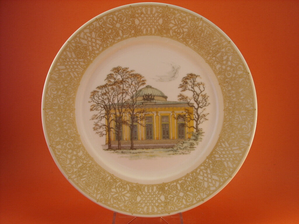 Piatto Royal Copenhagen con la veduta del Museo Thorvaldsen, porcellana danese dipinta a mano 1978