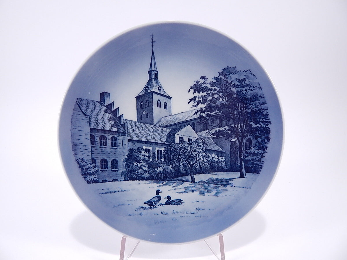 Piatto da parete Royal Copenhagen con veduta della cattedrale di Odense, porcellana danese blu sottosmalto