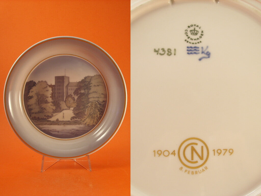 Piatto Royal Copenhagen RC 4381 con finiture in oro zecchino, 22cm