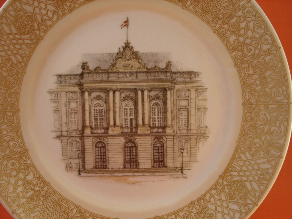 Porcellana Royal Copenhagen n. 11 della serie Portraits of Old Copenhagen, decoro sotto smalto con oro zecchino