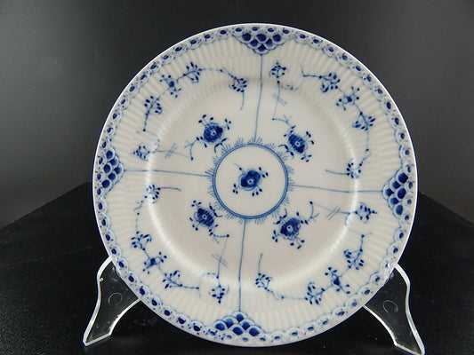 Bordo traforato a merletto e decoro a scanalature blu, collezione Blue Fluted Half Lace, 20cm