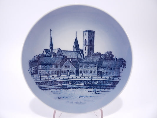 Piatto da parete Royal Copenhagen con veduta della cattedrale di Ribe, porcellana danese blu sottosmalto