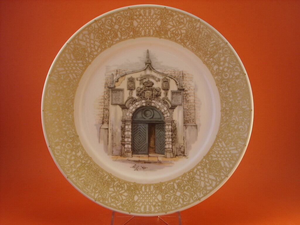 Piatto Royal Copenhagen con la veduta dell'ingresso della Torre Rotonda, porcellana danese dipinta a mano 1979