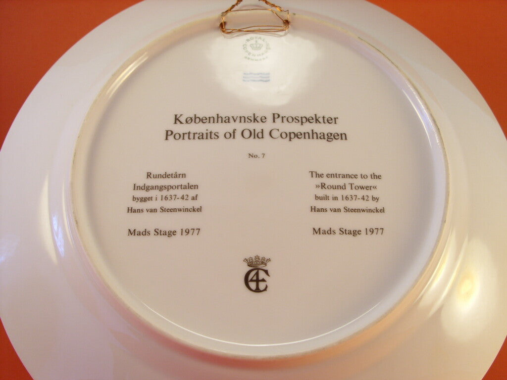 Piatto da parete danese 21 cm di Mads Stage col Rundetarn, marchio Corona sopra le tre Linee Ondulate