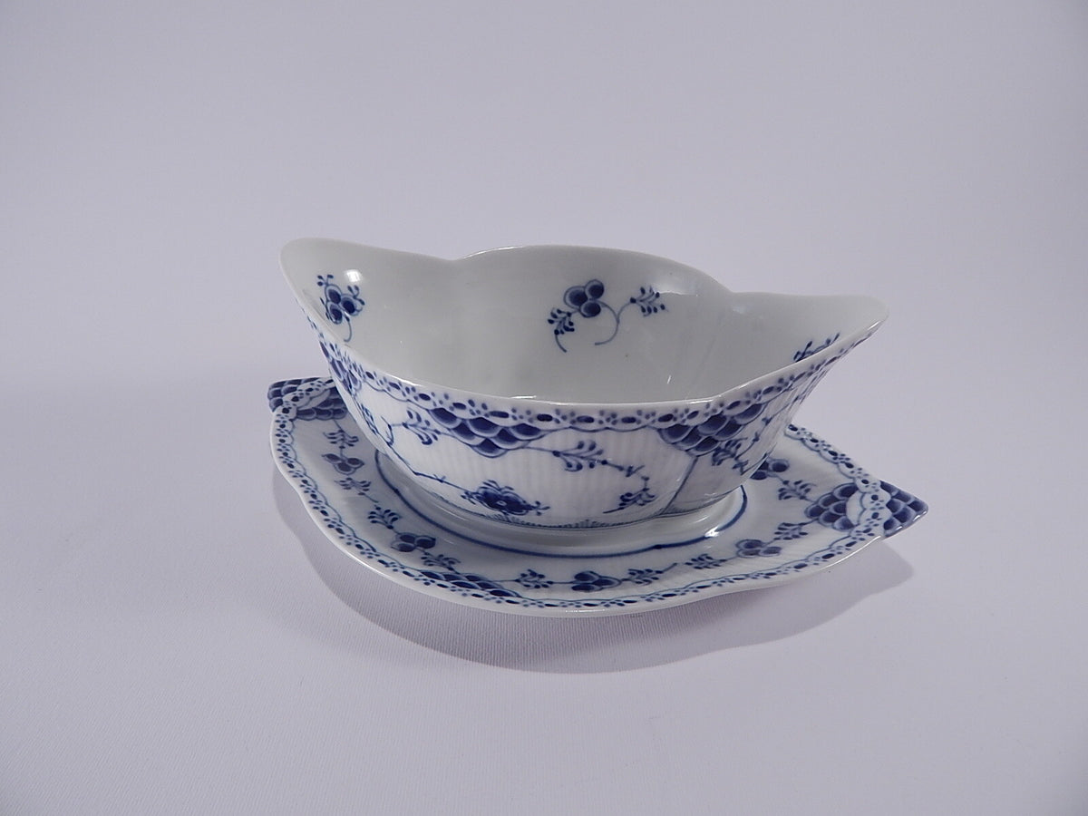 Salsiera Royal Copenhagen Blue Fluted Half Lace in porcellana danese