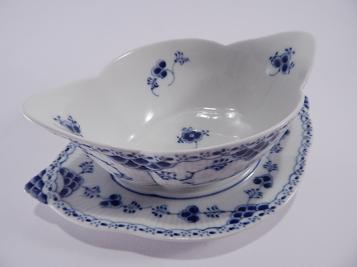 Marchio Royal Copenhagen con Corona e tre Linee Ondulate sul retro della salsiera