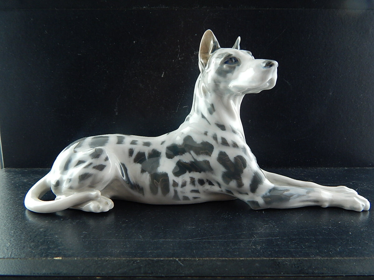 Royal Copenhagen Statuina "Alano Arlecchino Seduto" Cod 1679 porcellana dipinta a mano, 10 cm