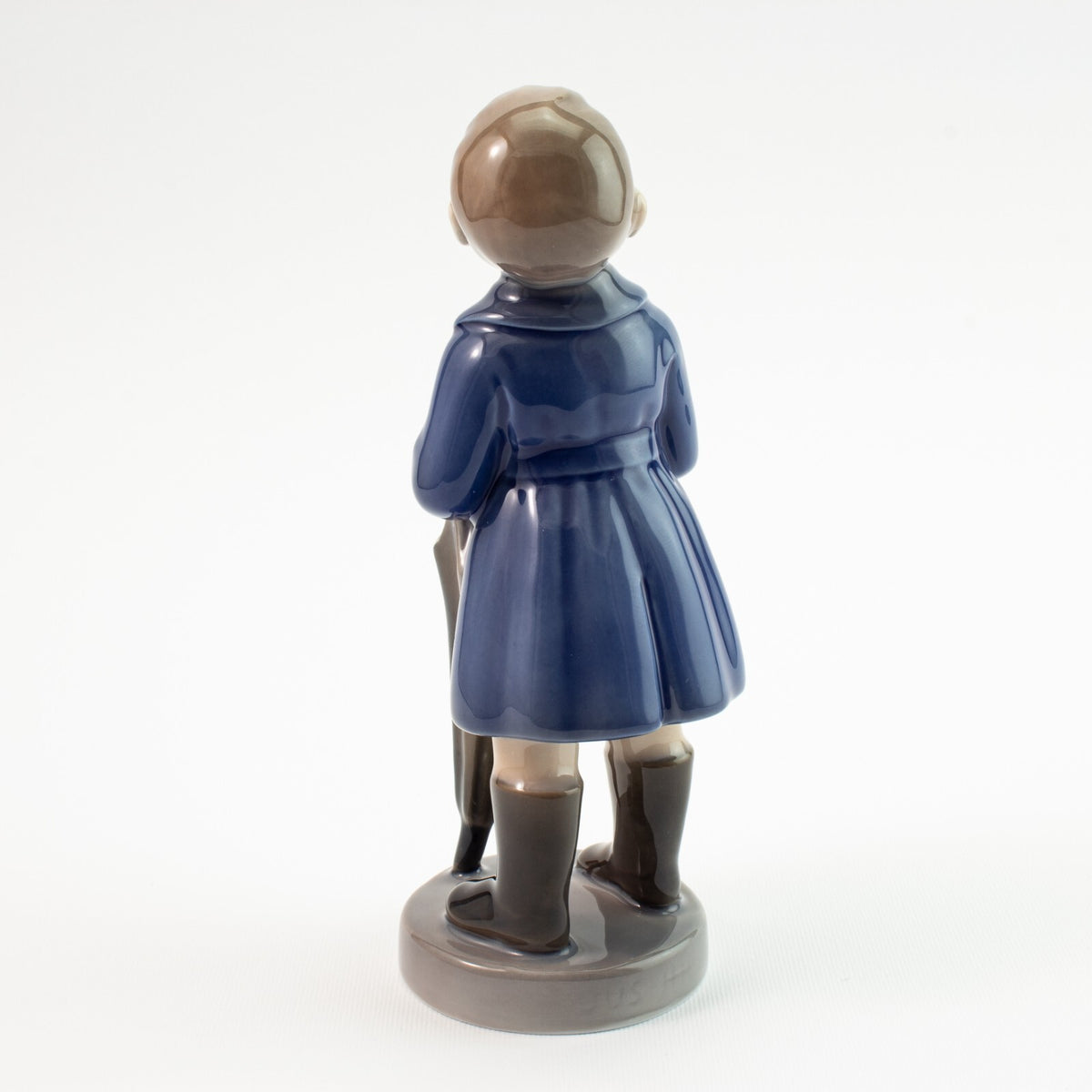 Royal Copenhagen Statuina "Aprile, Ragazzo con Ombrello" Cod 4526 decorazione porcellana da collezione, 17 cm