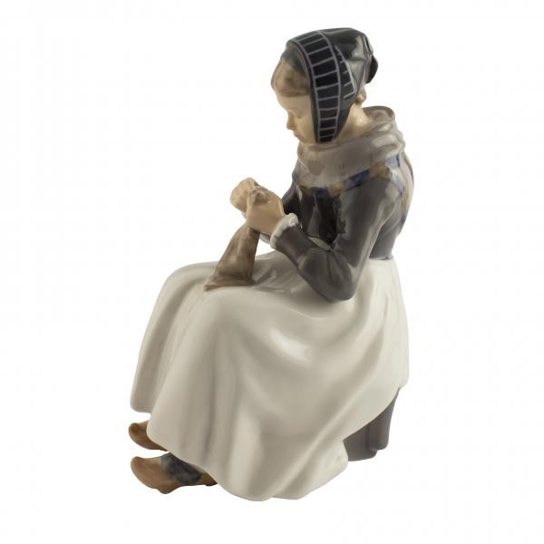 Statuina "Donna di Amager a Maglia" Cod 1317 (2ª Sc.) porcellana pezzo da collezione, 25 cm