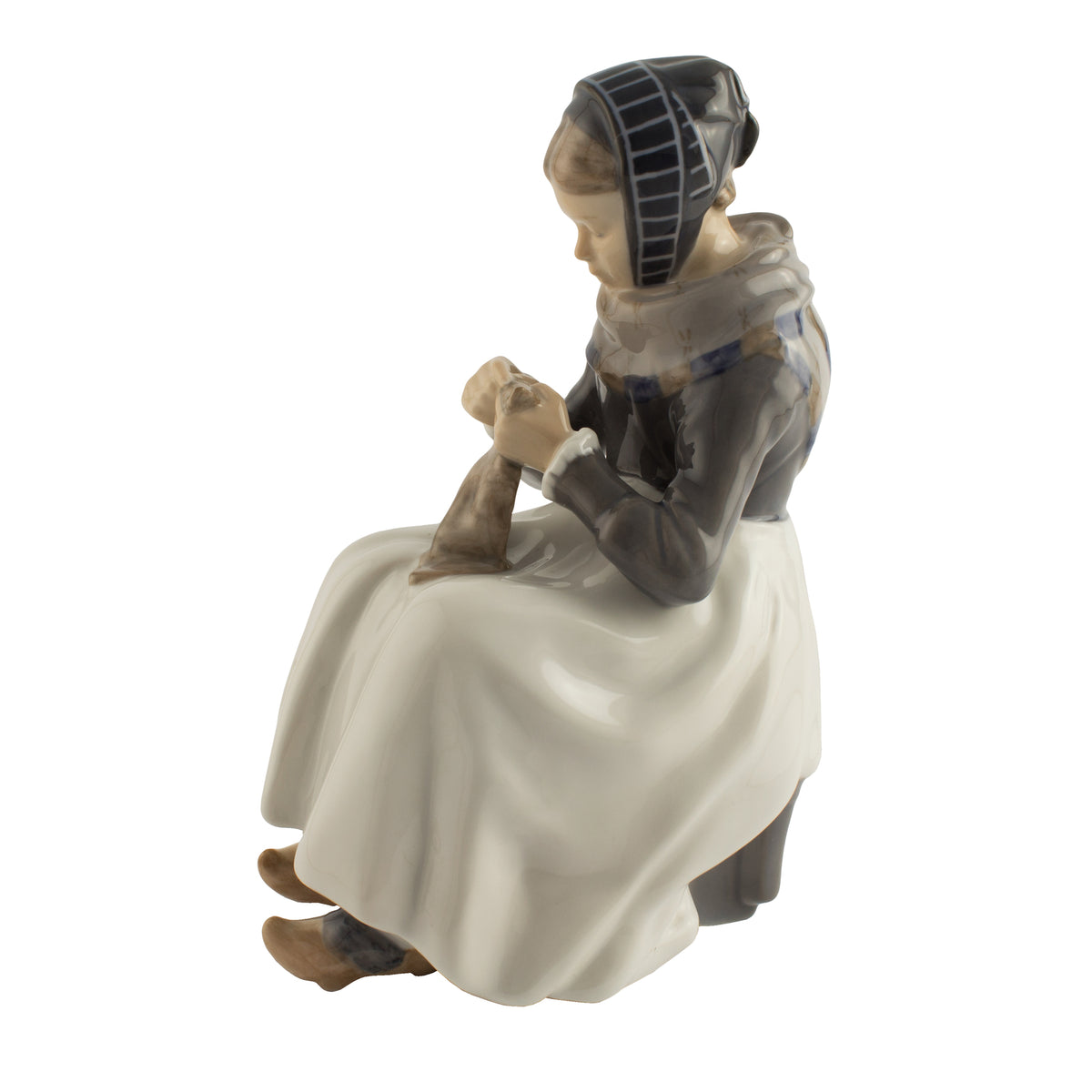 Statuina "Donna di Amager Lavora a Maglia" Cod 1317 Royal Copenhagen porcellana autentica, 25 cm