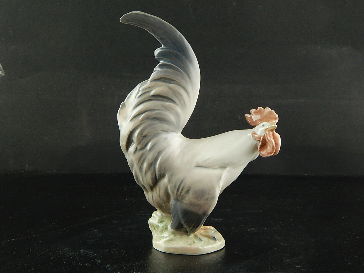 Royal Copenhagen Statuina "Gallo in Attesa del Sole" Cod 1025 (Difetto) porcellana dipinta a mano, 19 cm