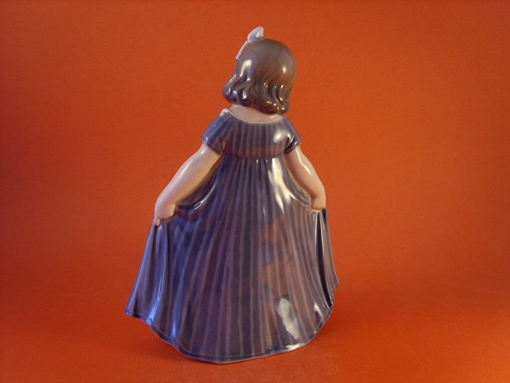 Royal Copenhagen Statuina in "Ballerina" Cod 2444 decorazione porcellana da collezione, 21 cm